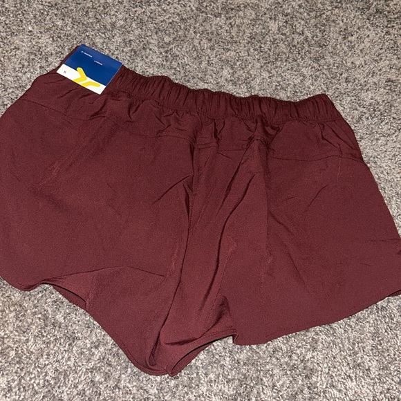 NWT Old Navy Active Shorts Red- Small - Picture 4 of 5